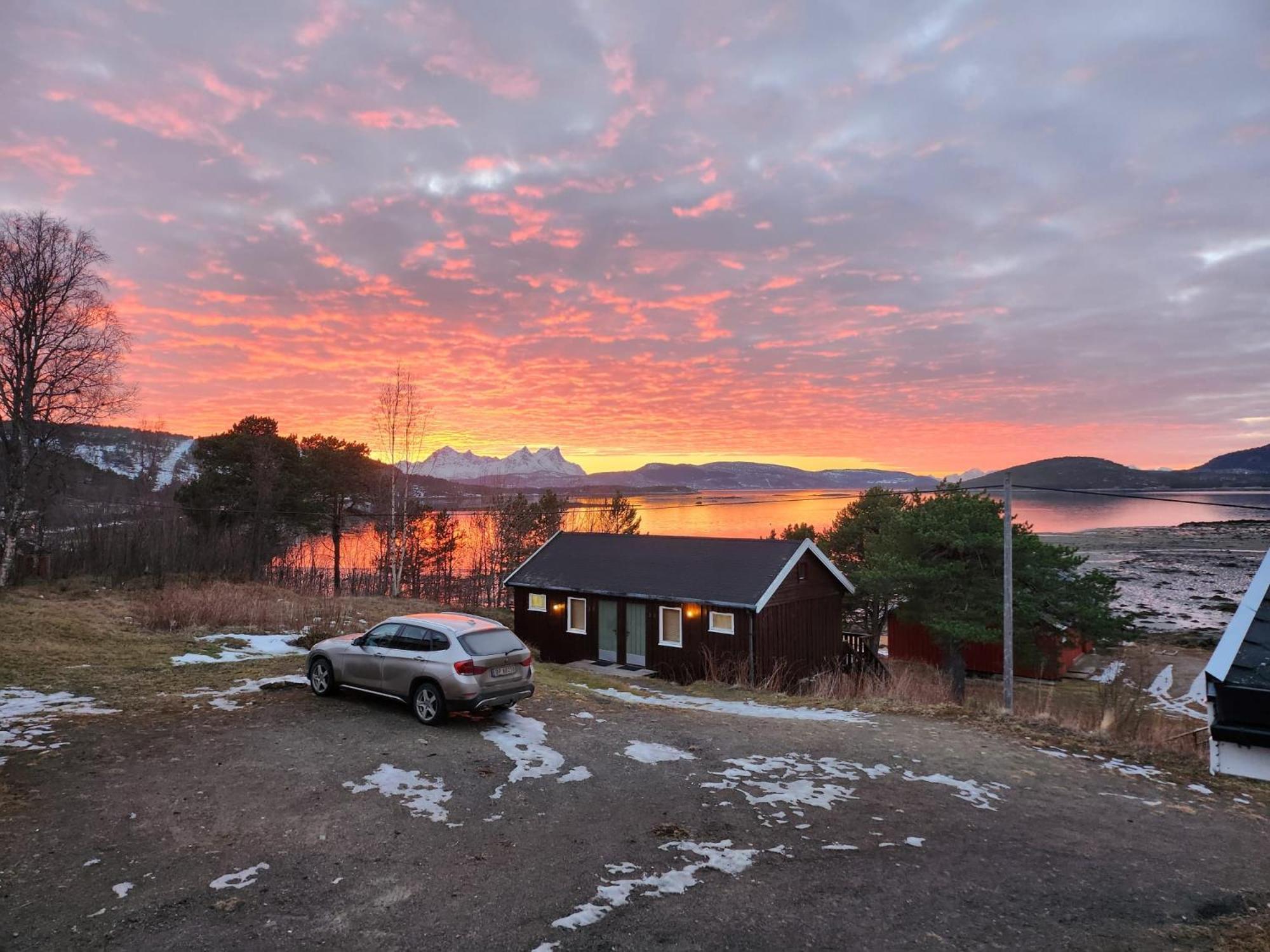 Ulvsvag Gjestgiveri Og Fjordcamping As المظهر الخارجي الصورة