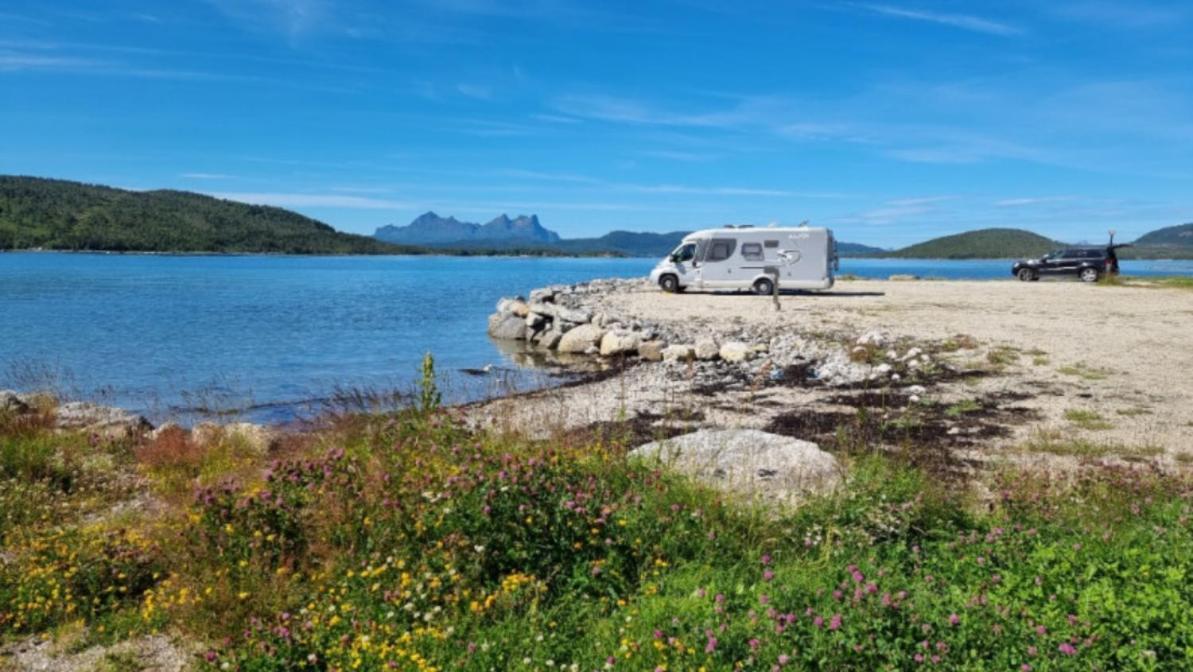 Ulvsvag Gjestgiveri Og Fjordcamping As المظهر الخارجي الصورة