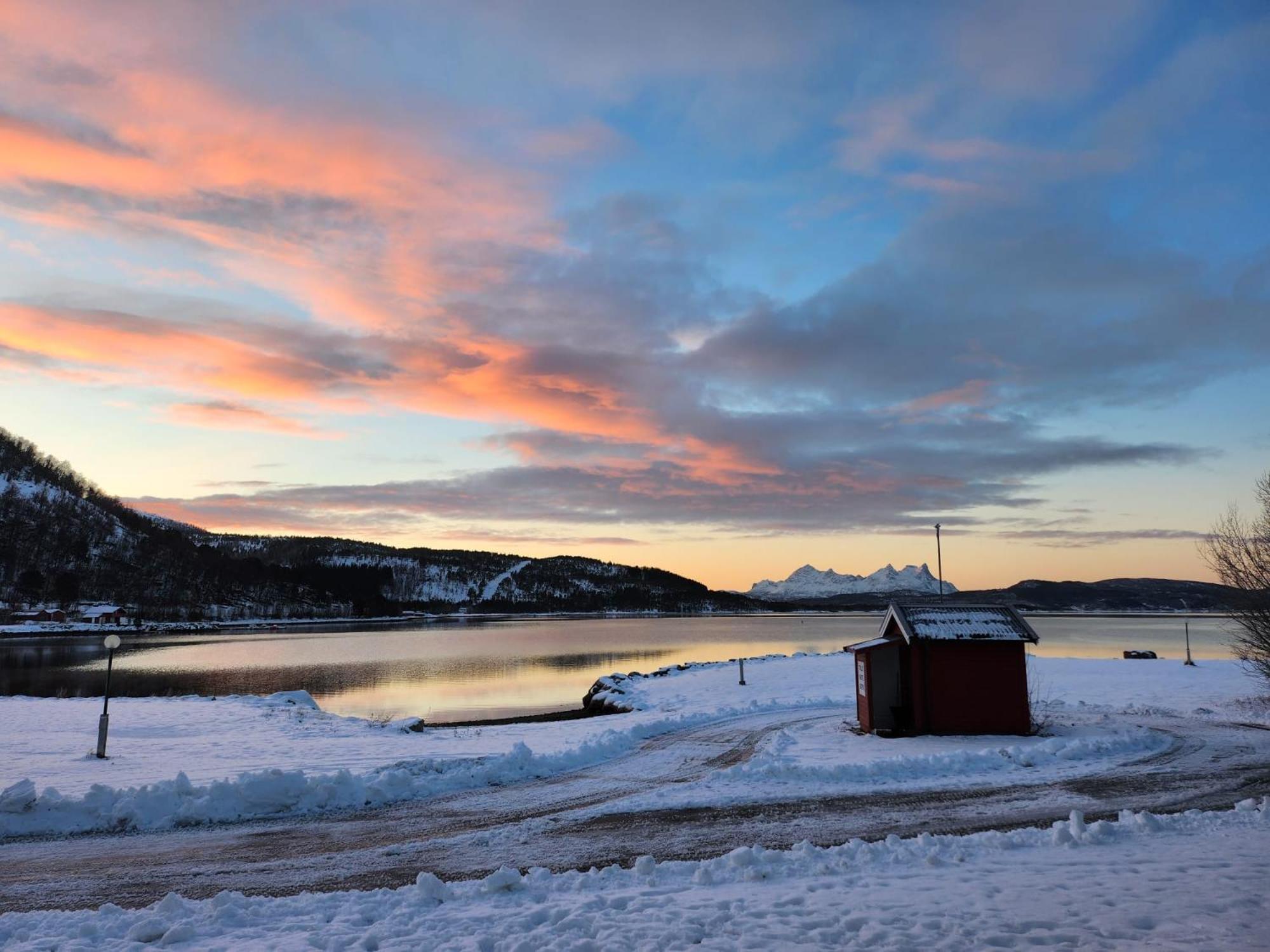 Ulvsvag Gjestgiveri Og Fjordcamping As المظهر الخارجي الصورة